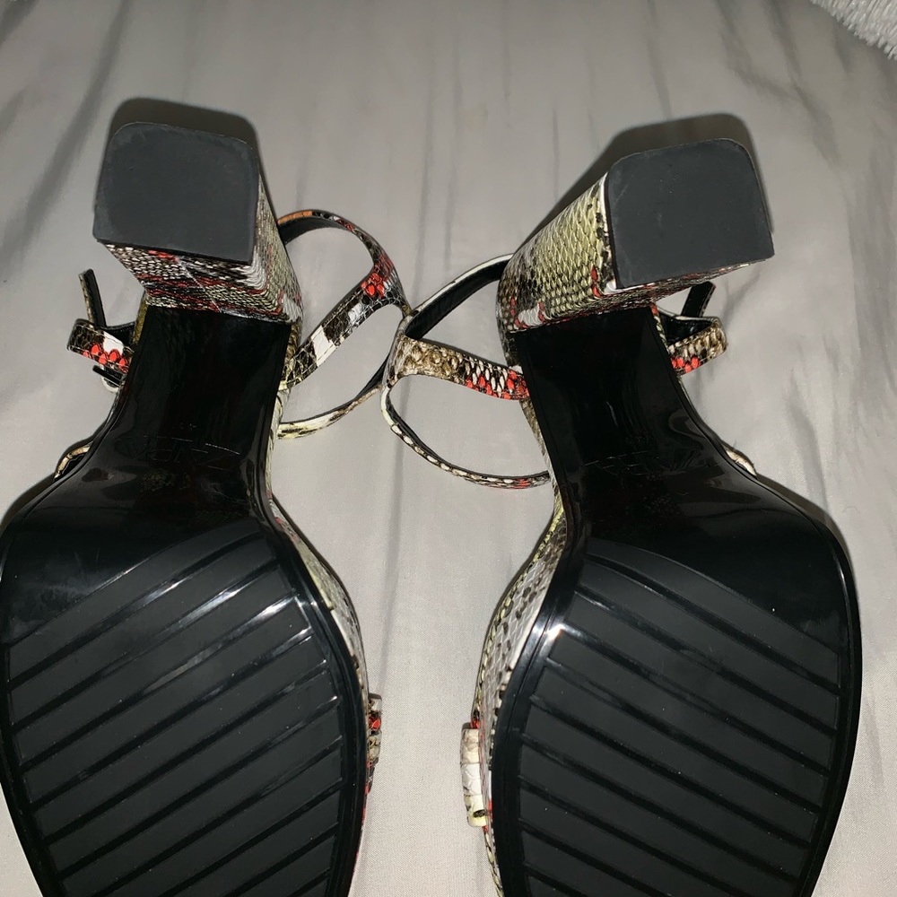 Multicolor snake print heel - Picture 4 of 4